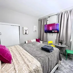 https://cozy-apt-in-heart-manhattan-20.us-newyorkcity.com